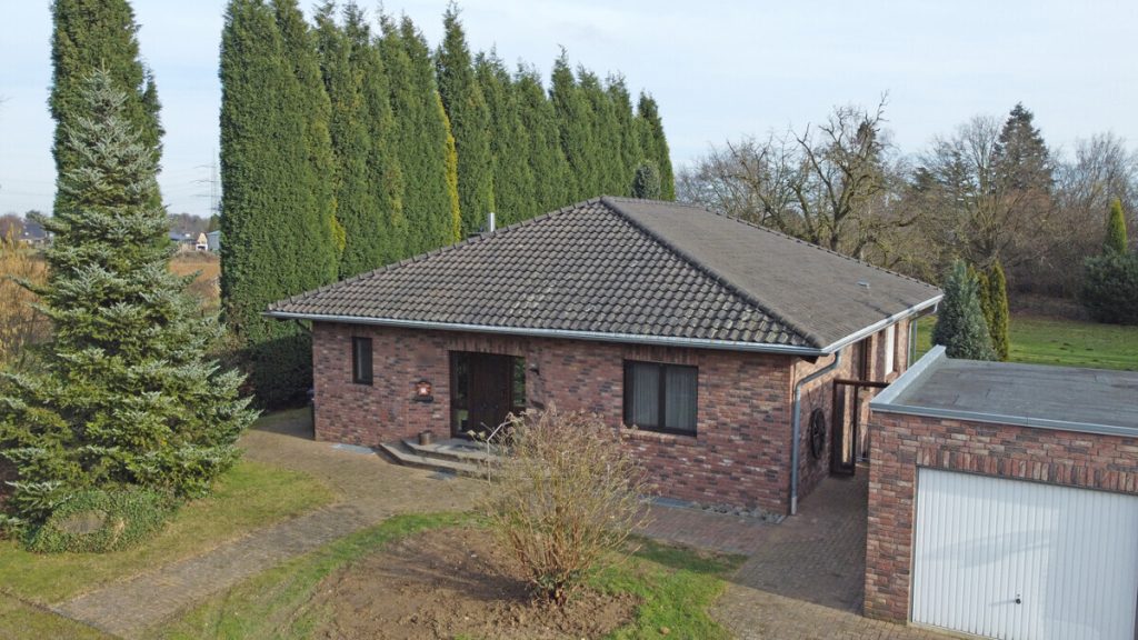 Volksbank Immobilien Niederrhein GmbH - Immobilienangebot - Voerde - Alle - Bungalow in Voerde-Spellen mit beeindruckendem Gartenareal!