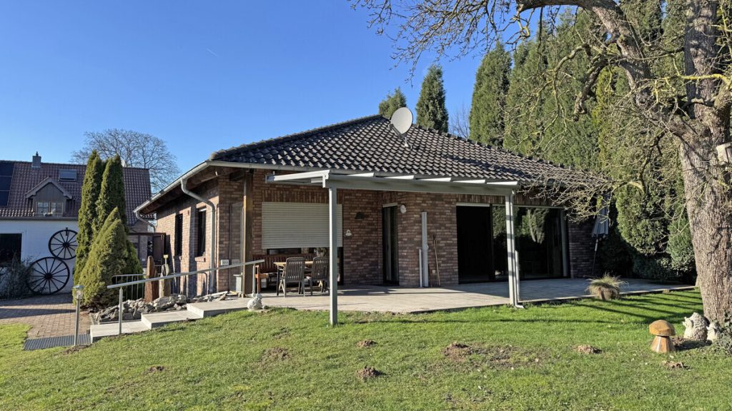 Volksbank Immobilien Niederrhein GmbH - Immobilienangebot - Voerde - Alle - Bungalow in Voerde-Spellen mit beeindruckendem Gartenareal!