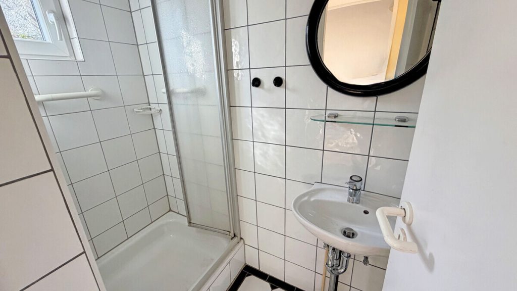 Volksbank Immobilien Niederrhein GmbH - Immobilienangebot - Moers - Alle - Moers-Utfort: Einfamilienhaus mit großem Süd-West-Grundstück!