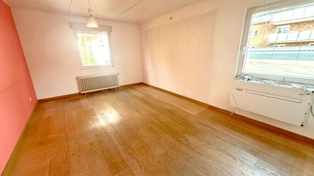 Volksbank Immobilien Niederrhein GmbH - Immobilienangebot - Moers - Alle - Moers-Utfort: Einfamilienhaus mit großem Süd-West-Grundstück!