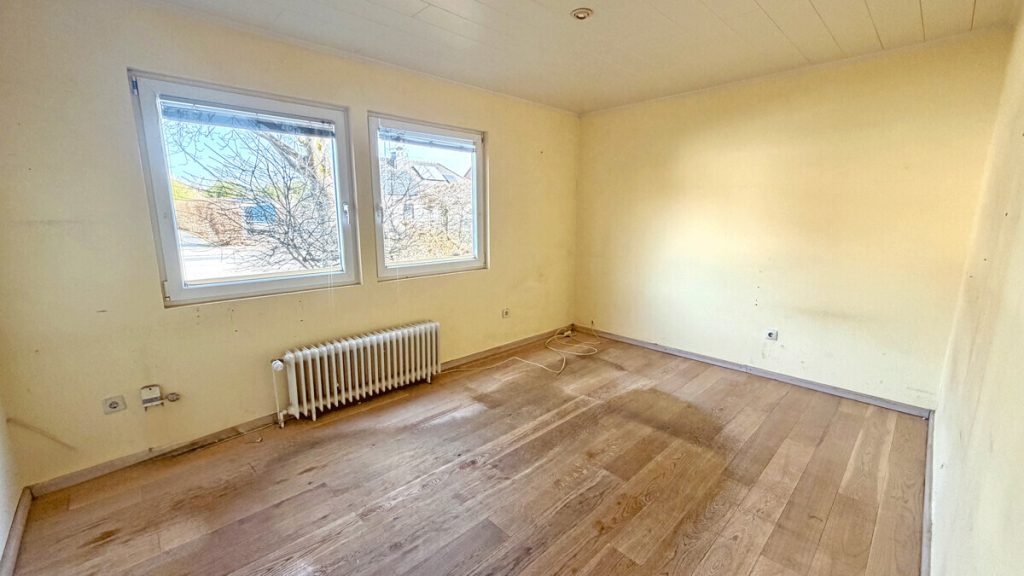 Volksbank Immobilien Niederrhein GmbH - Immobilienangebot - Moers - Alle - Moers-Utfort: Einfamilienhaus mit großem Süd-West-Grundstück!