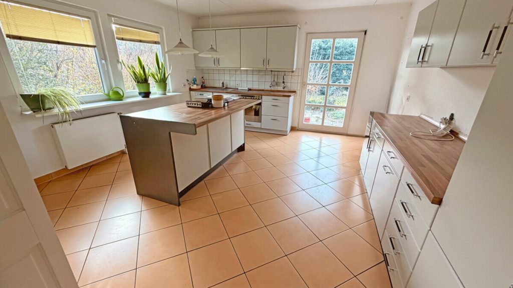 Volksbank Immobilien Niederrhein GmbH - Immobilienangebot - Moers - Alle - Moers-Utfort: Einfamilienhaus mit großem Süd-West-Grundstück!