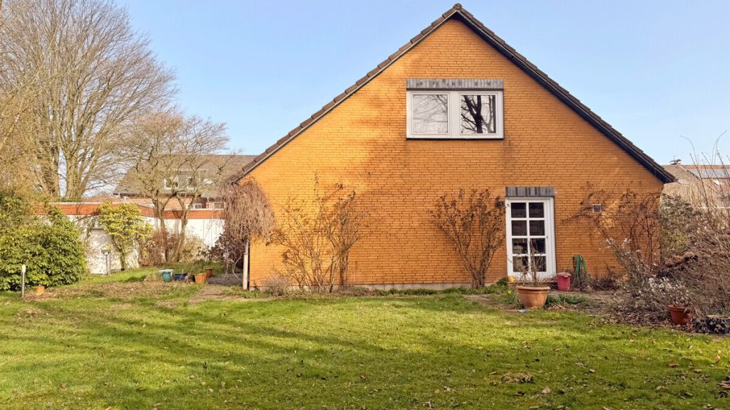 Volksbank Immobilien Niederrhein GmbH - Immobilienangebot - Moers - Alle - Moers-Utfort: Einfamilienhaus mit großem Süd-West-Grundstück!