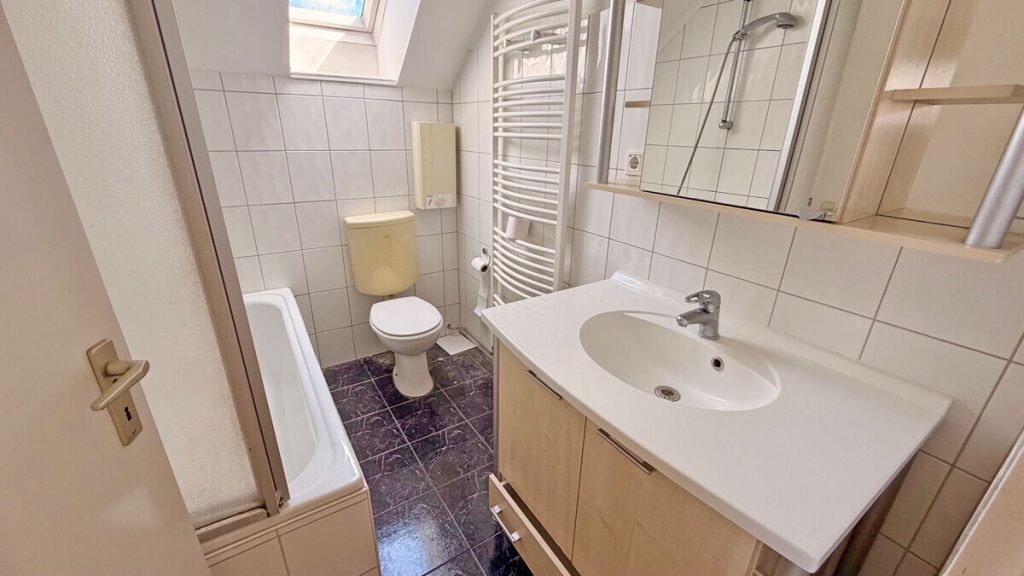 Volksbank Immobilien Niederrhein GmbH - Immobilienangebot - Moers - Alle - Moers-Utfort: Einfamilienhaus mit großem Süd-West-Grundstück!