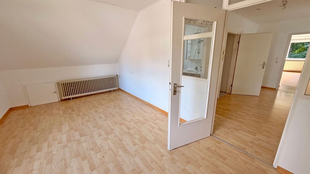 Volksbank Immobilien Niederrhein GmbH - Immobilienangebot - Moers - Alle - Moers-Utfort: Einfamilienhaus mit großem Süd-West-Grundstück!