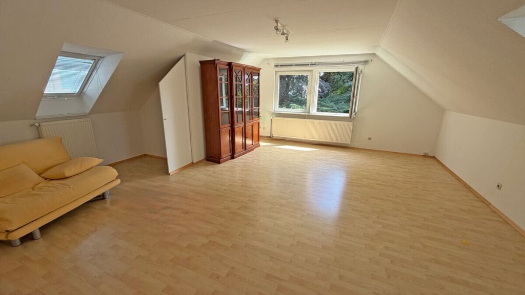 Volksbank Immobilien Niederrhein GmbH - Immobilienangebot - Moers - Alle - Moers-Utfort: Einfamilienhaus mit großem Süd-West-Grundstück!