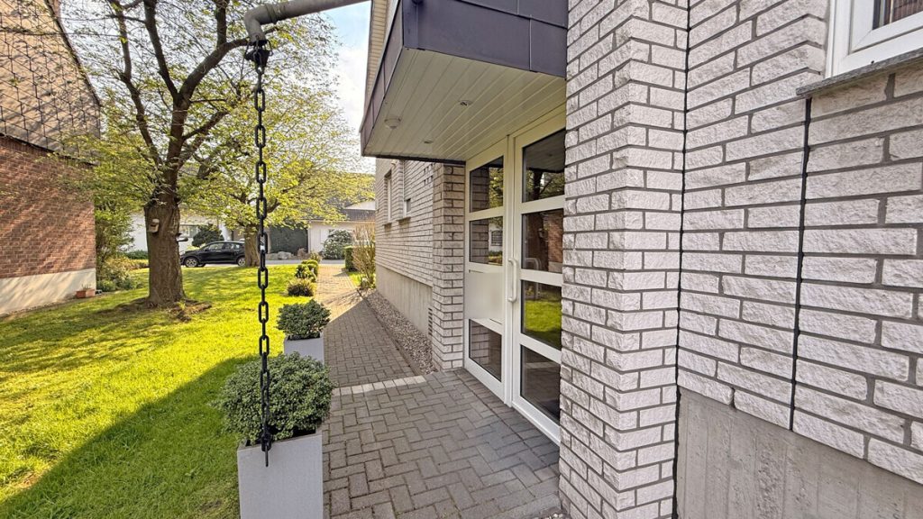Volksbank Immobilien Niederrhein GmbH - Immobilienangebot - Dinslaken - Alle - Gepflegte Etagenwohnung mit Balkon und TG-Stellplatz in begehrter Lage von Dinslaken-Eppinghoven!