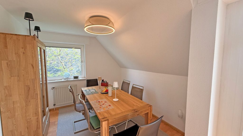 Volksbank Immobilien Niederrhein GmbH - Immobilienangebot - Dinslaken - Alle - Gepflegte Etagenwohnung mit Balkon und TG-Stellplatz in begehrter Lage von Dinslaken-Eppinghoven!
