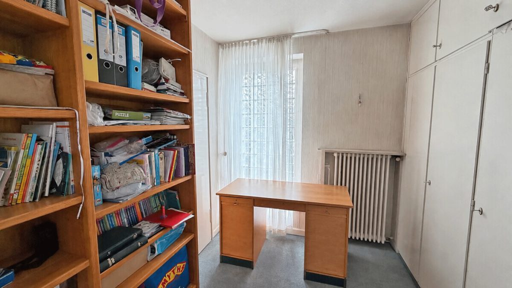 Volksbank Immobilien Niederrhein GmbH - Immobilienangebot - Moers - Alle - Wohnen mit viel Platz und Potenzial auf außergewöhnlichem Grundstück in Moers