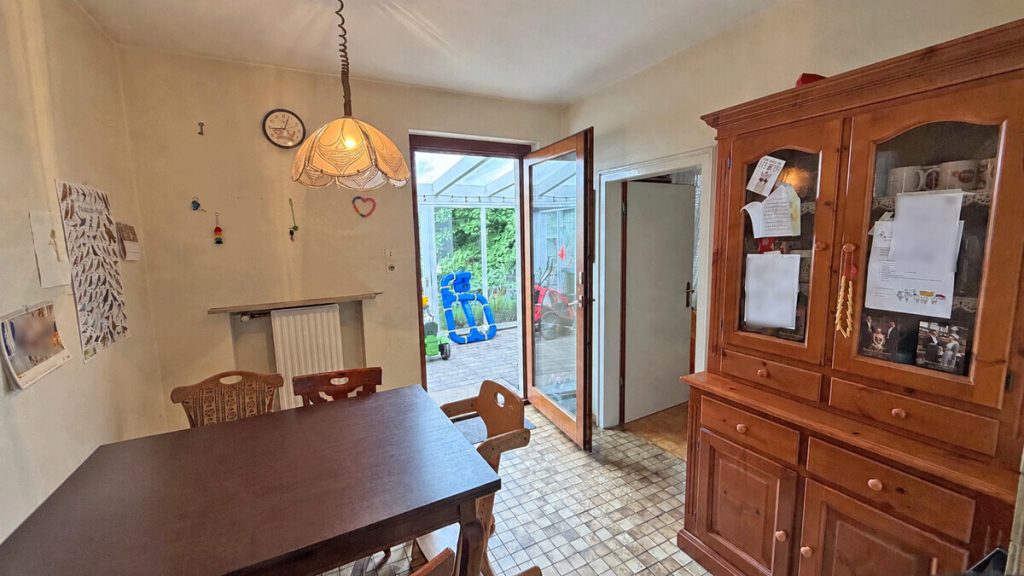 Volksbank Immobilien Niederrhein GmbH - Immobilienangebot - Moers - Alle - Wohnen mit viel Platz und Potenzial auf außergewöhnlichem Grundstück in Moers