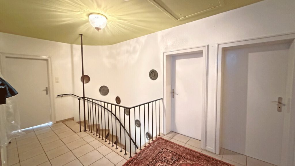 Volksbank Immobilien Niederrhein GmbH - Immobilienangebot - Moers - Alle - Wohnen mit viel Platz und Potenzial auf außergewöhnlichem Grundstück in Moers