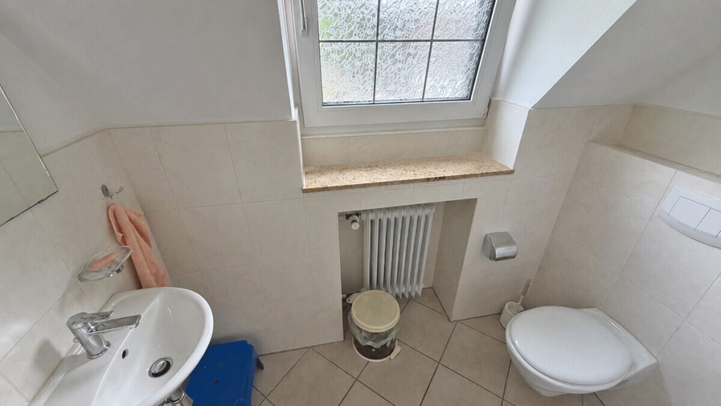 Volksbank Immobilien Niederrhein GmbH - Immobilienangebot - Moers - Alle - Wohnen mit viel Platz und Potenzial auf außergewöhnlichem Grundstück in Moers