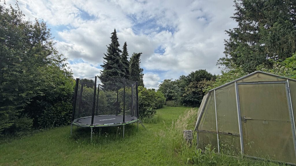 Volksbank Immobilien Niederrhein GmbH - Immobilienangebot - Moers - Alle - Wohnen mit viel Platz und Potenzial auf außergewöhnlichem Grundstück in Moers