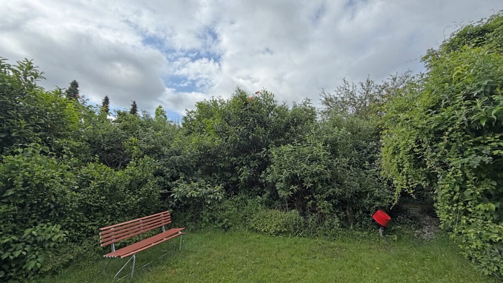 Volksbank Immobilien Niederrhein GmbH - Immobilienangebot - Moers - Alle - Wohnen mit viel Platz und Potenzial auf außergewöhnlichem Grundstück in Moers