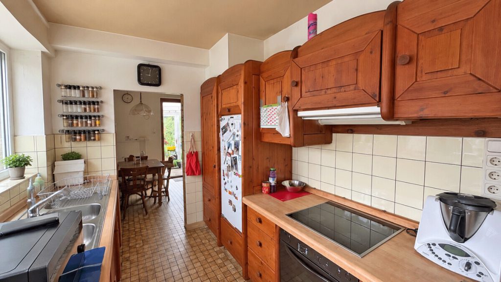 Volksbank Immobilien Niederrhein GmbH - Immobilienangebot - Moers - Alle - Wohnen mit viel Platz und Potenzial auf außergewöhnlichem Grundstück in Moers