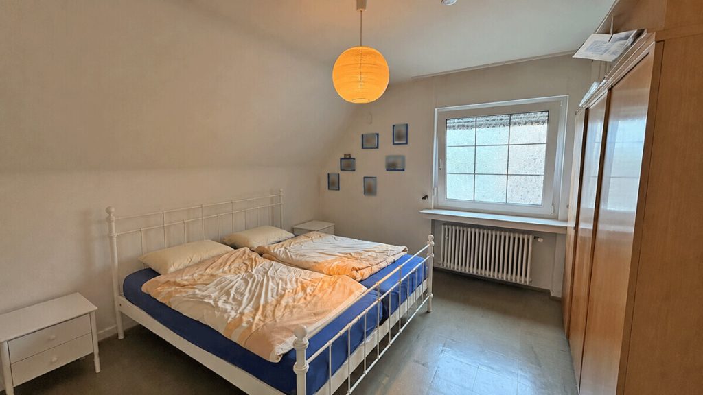 Volksbank Immobilien Niederrhein GmbH - Immobilienangebot - Moers - Alle - Wohnen mit viel Platz und Potenzial auf außergewöhnlichem Grundstück in Moers