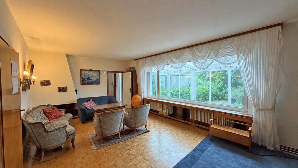 Volksbank Immobilien Niederrhein GmbH - Immobilienangebot - Moers - Alle - Wohnen mit viel Platz und Potenzial auf außergewöhnlichem Grundstück in Moers