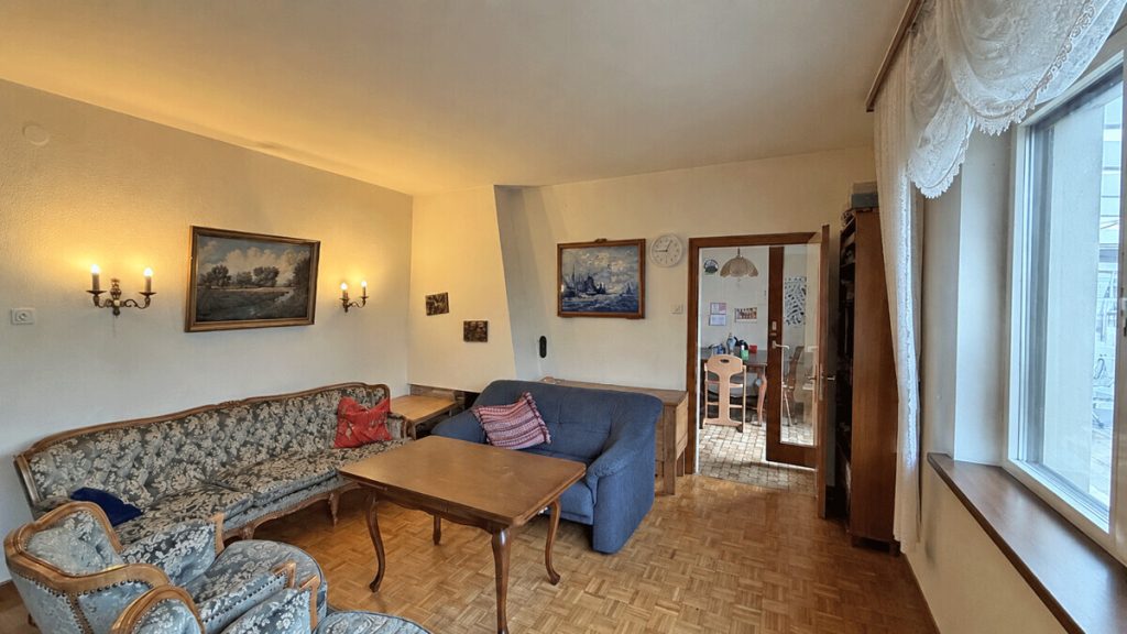 Volksbank Immobilien Niederrhein GmbH - Immobilienangebot - Moers - Alle - Wohnen mit viel Platz und Potenzial auf außergewöhnlichem Grundstück in Moers
