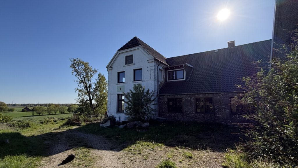 Volksbank Immobilien Niederrhein GmbH - Immobilienangebot - Hamminkeln - Alle - Historisches Gutshaus auf ehemaligem Freihof – außergewöhnliches Anwesen mit Weitblick über Brünen