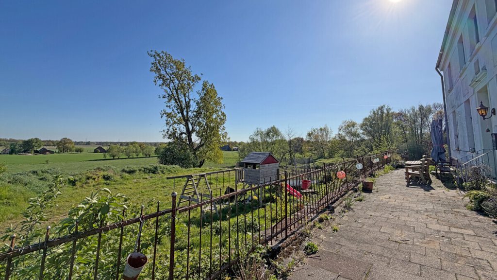 Volksbank Immobilien Niederrhein GmbH - Immobilienangebot - Hamminkeln - Alle - Historisches Gutshaus auf ehemaligem Freihof – außergewöhnliches Anwesen mit Weitblick über Brünen