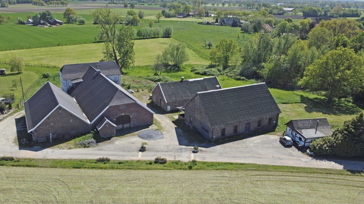 Volksbank Immobilien Niederrhein GmbH - Immobilienangebot - Hamminkeln - Alle - Historisches Gutshaus auf ehemaligem Freihof – außergewöhnliches Anwesen mit Weitblick über Brünen