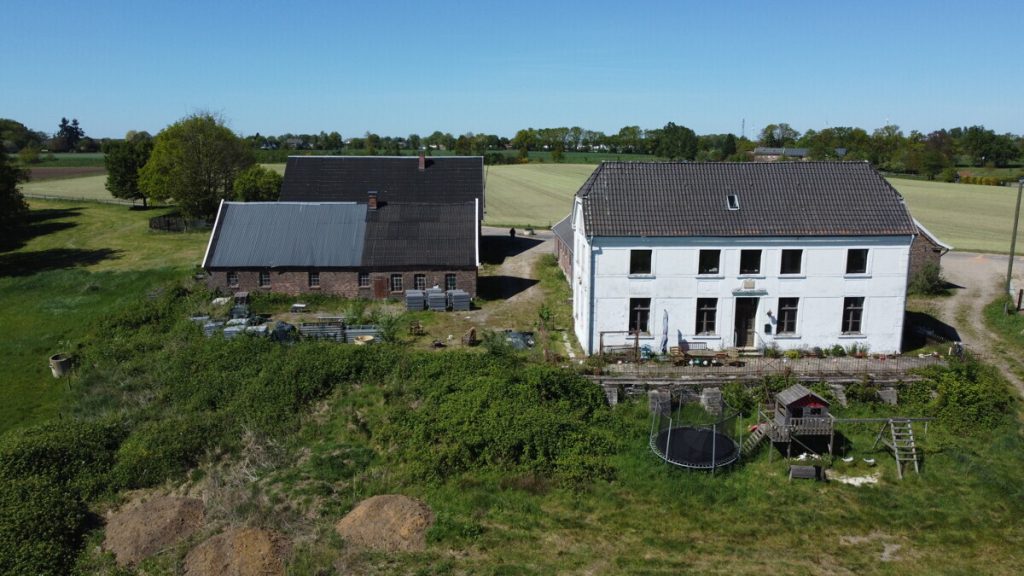 Volksbank Immobilien Niederrhein GmbH - Immobilienangebot - Hamminkeln - Alle - Historisches Gutshaus auf ehemaligem Freihof – außergewöhnliches Anwesen mit Weitblick über Brünen