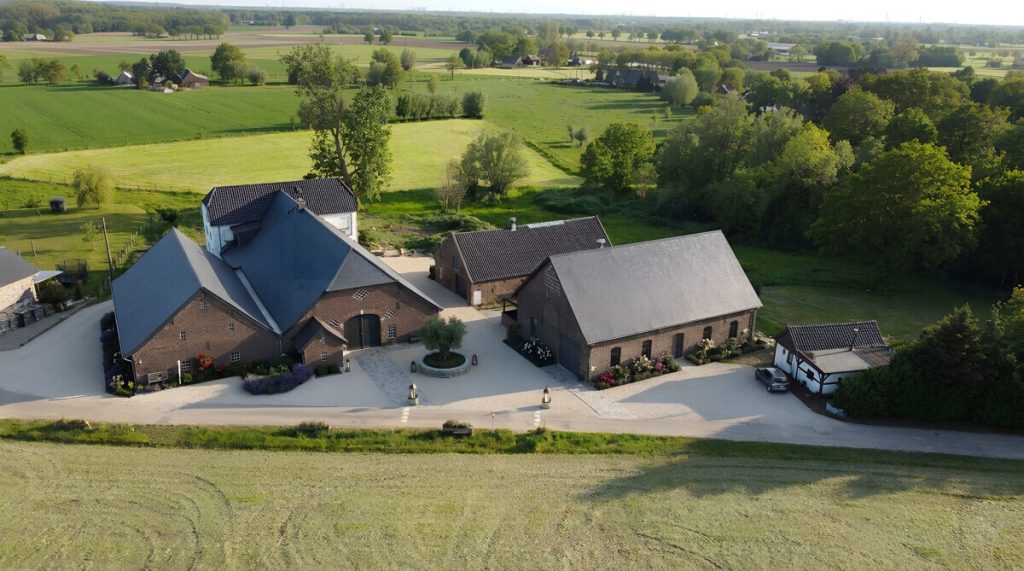 Volksbank Immobilien Niederrhein GmbH - Immobilienangebot - Hamminkeln - Alle - Historisches Gutshaus auf ehemaligem Freihof – außergewöhnliches Anwesen mit Weitblick über Brünen