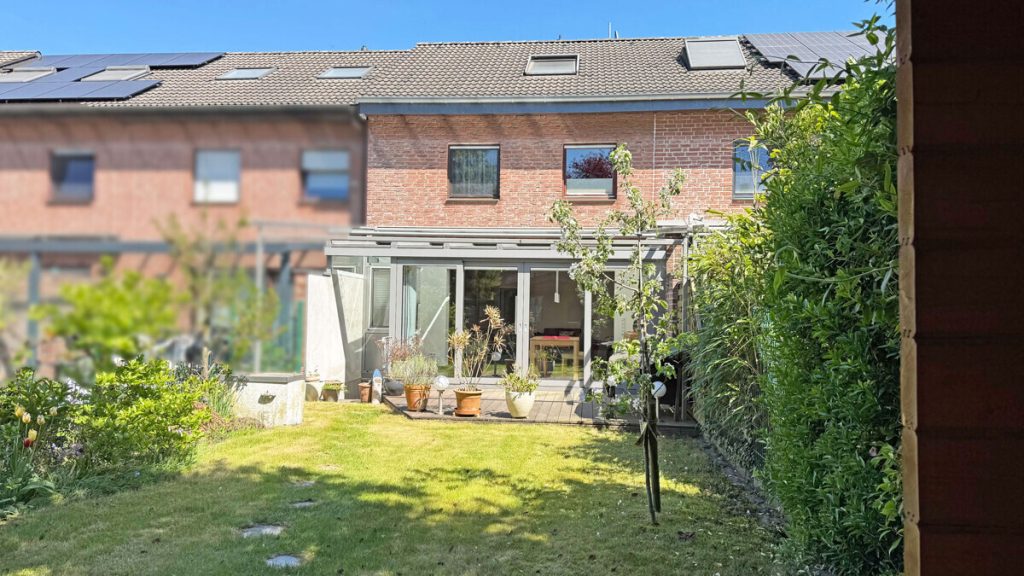 Volksbank Immobilien Niederrhein GmbH - Immobilienangebot - Voerde - Alle - Saniertes Reihenmittelhaus mit Wintergarten in begehrter Lage von Voerde-Friedrichsfeld
