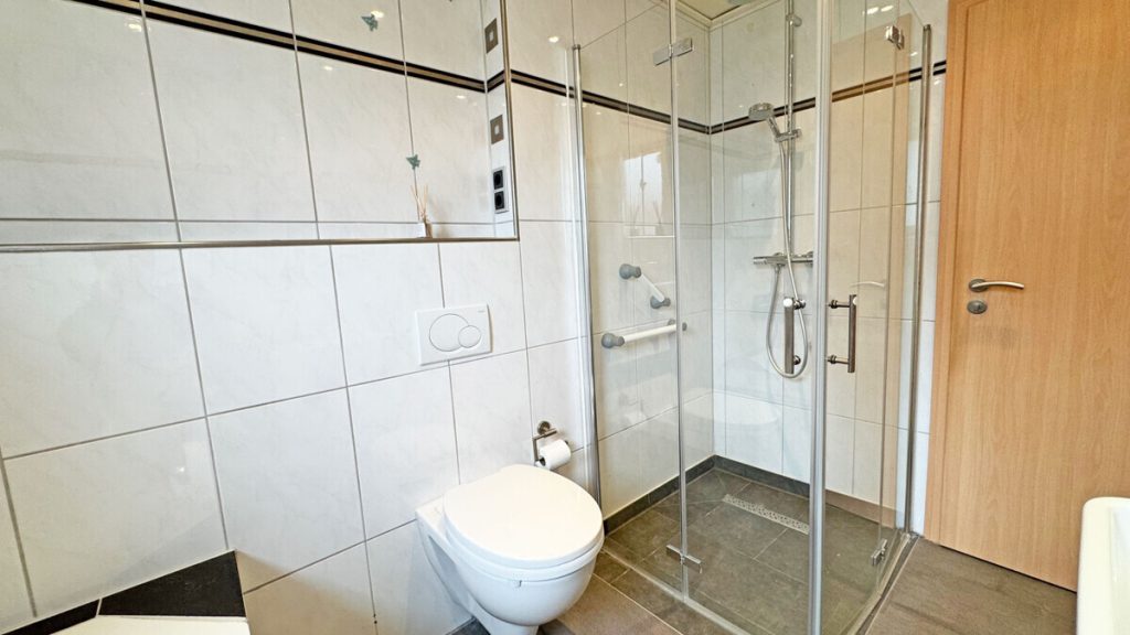 Volksbank Immobilien Niederrhein GmbH - Immobilienangebot - Voerde - Alle - Komfortable Erdgeschosswohnung mit Terrasse, Kamin und großem Gemeinschaftsgrundstück in Spellen!
