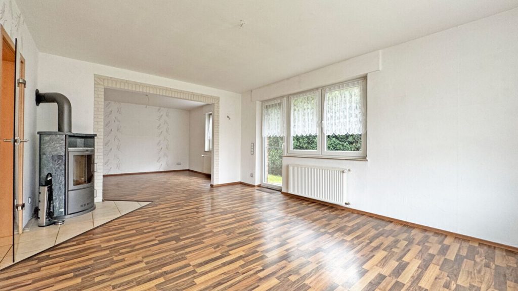 Volksbank Immobilien Niederrhein GmbH - Immobilienangebot - Voerde - Alle - Komfortable Erdgeschosswohnung mit Terrasse, Kamin und großem Gemeinschaftsgrundstück in Spellen!