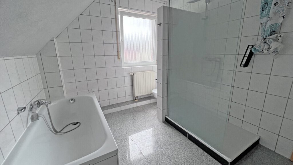 Volksbank Immobilien Niederrhein GmbH - Immobilienangebot - Kamp-Lintfort - Alle - Ruhig wohnen, entspannt leben - Gepflegte Doppelhaushälfte mit Garten und Garage in Kamp-Lintfort!