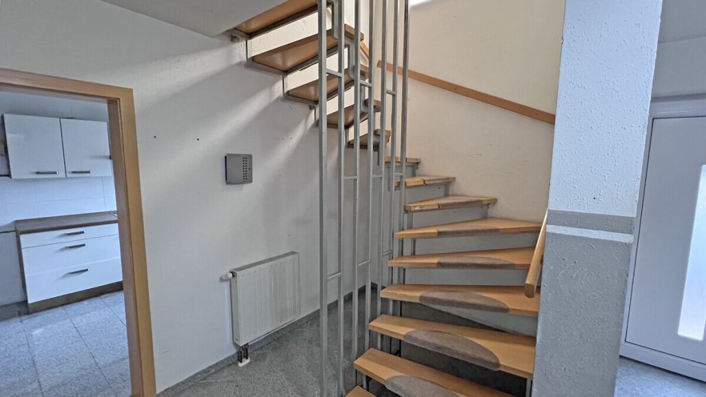 Volksbank Immobilien Niederrhein GmbH - Immobilienangebot - Kamp-Lintfort - Alle - Ruhig wohnen, entspannt leben - Gepflegte Doppelhaushälfte mit Garten und Garage in Kamp-Lintfort!