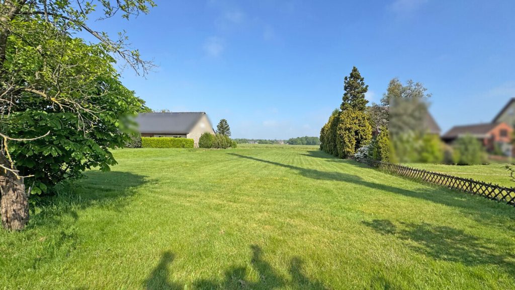 Volksbank Immobilien Niederrhein GmbH - Immobilienangebot - Voerde - Alle - Gepflegtes Einfamilienhaus mit großem Grundstück und möglicher Neubauperspektive in Voerde-Stockum!