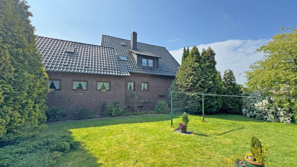 Volksbank Immobilien Niederrhein GmbH - Immobilienangebot - Voerde - Alle - Gepflegtes Einfamilienhaus mit großem Grundstück und möglicher Neubauperspektive in Voerde-Stockum!