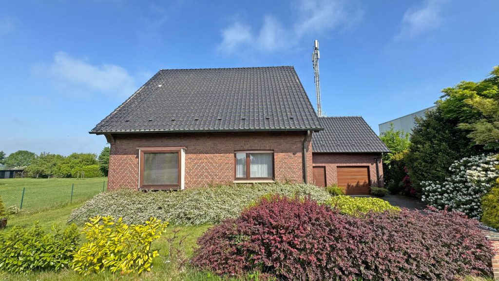 Volksbank Immobilien Niederrhein GmbH - Immobilienangebot - Voerde - Alle - Gepflegtes Einfamilienhaus mit großem Grundstück und möglicher Neubauperspektive in Voerde-Stockum!