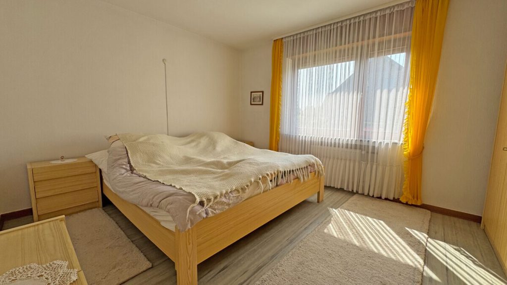 Volksbank Immobilien Niederrhein GmbH - Immobilienangebot - Voerde - Alle - Gepflegtes Einfamilienhaus mit großem Grundstück und möglicher Neubauperspektive in Voerde-Stockum!