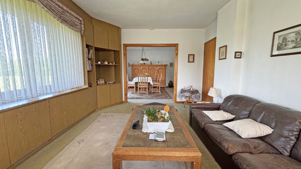 Volksbank Immobilien Niederrhein GmbH - Immobilienangebot - Voerde - Alle - Gepflegtes Einfamilienhaus mit großem Grundstück und möglicher Neubauperspektive in Voerde-Stockum!