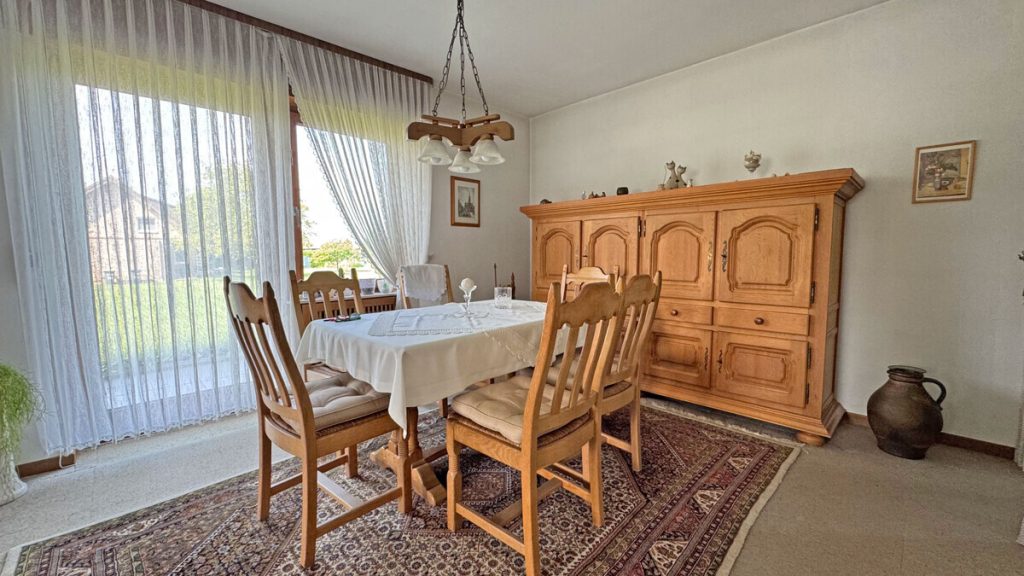 Volksbank Immobilien Niederrhein GmbH - Immobilienangebot - Voerde - Alle - Gepflegtes Einfamilienhaus mit großem Grundstück und möglicher Neubauperspektive in Voerde-Stockum!