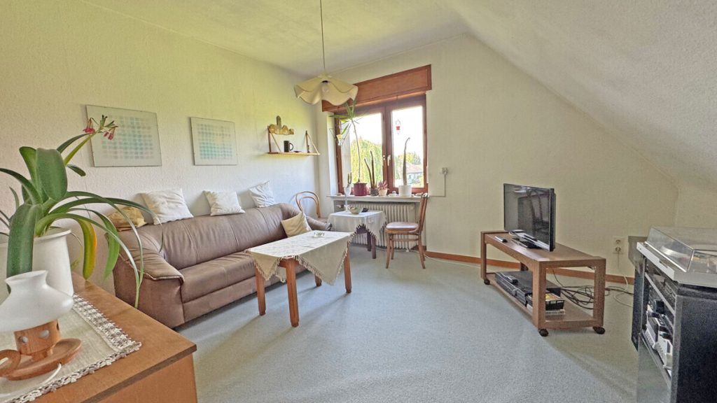 Volksbank Immobilien Niederrhein GmbH - Immobilienangebot - Voerde - Alle - Gepflegtes Einfamilienhaus mit großem Grundstück und möglicher Neubauperspektive in Voerde-Stockum!