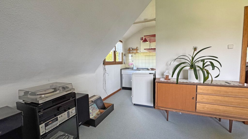 Volksbank Immobilien Niederrhein GmbH - Immobilienangebot - Voerde - Alle - Gepflegtes Einfamilienhaus mit großem Grundstück und möglicher Neubauperspektive in Voerde-Stockum!