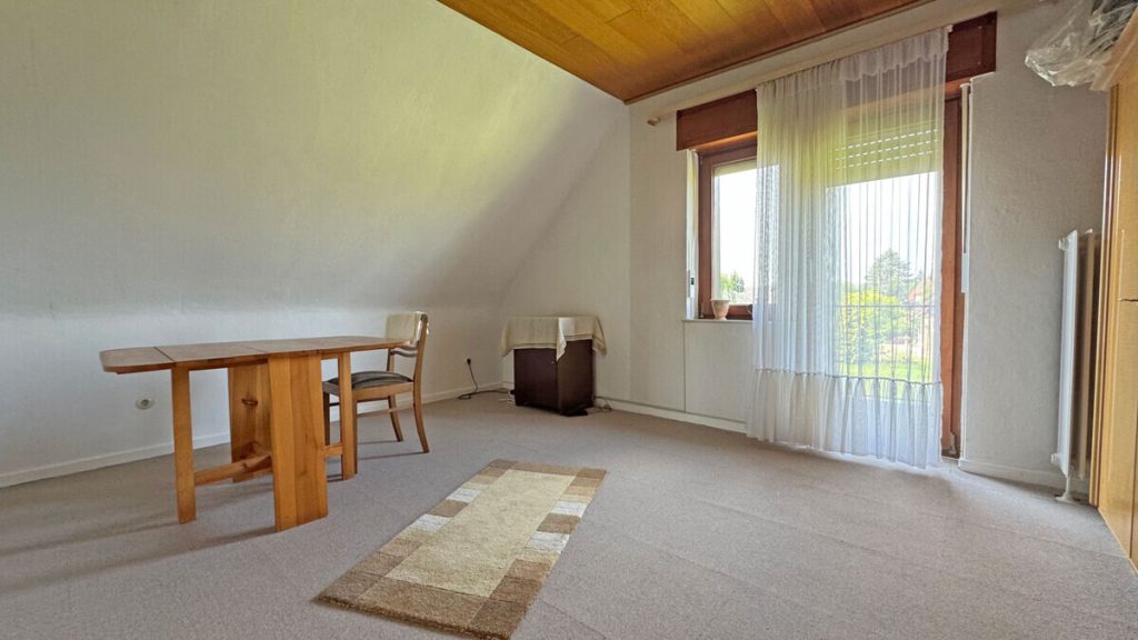 Volksbank Immobilien Niederrhein GmbH - Immobilienangebot - Voerde - Alle - Gepflegtes Einfamilienhaus mit großem Grundstück und möglicher Neubauperspektive in Voerde-Stockum!