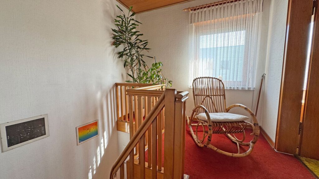 Volksbank Immobilien Niederrhein GmbH - Immobilienangebot - Voerde - Alle - Gepflegtes Einfamilienhaus mit großem Grundstück und möglicher Neubauperspektive in Voerde-Stockum!