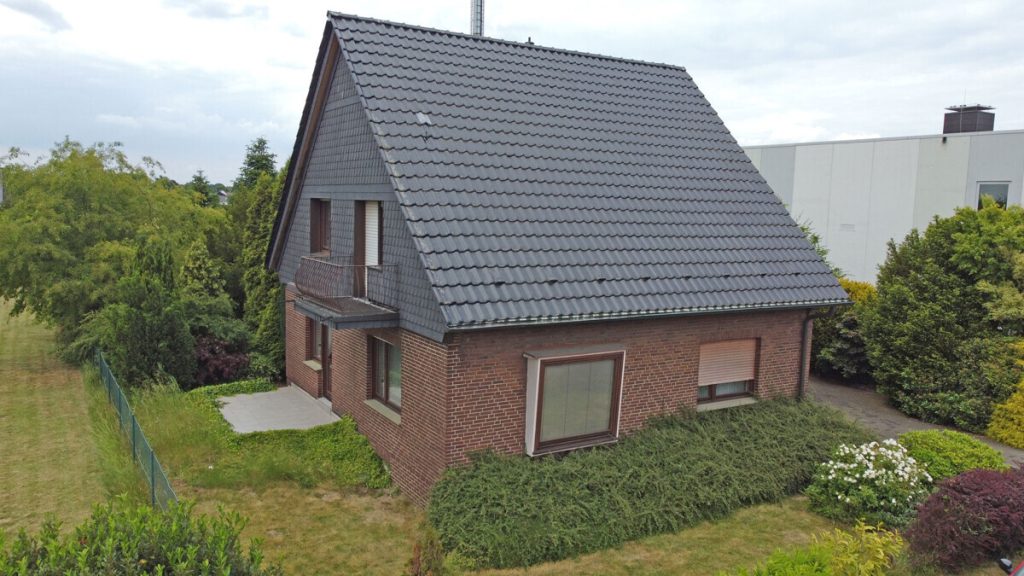 Volksbank Immobilien Niederrhein GmbH - Immobilienangebot - Voerde - Alle - Gepflegtes Einfamilienhaus mit großem Grundstück und möglicher Neubauperspektive in Voerde-Stockum!