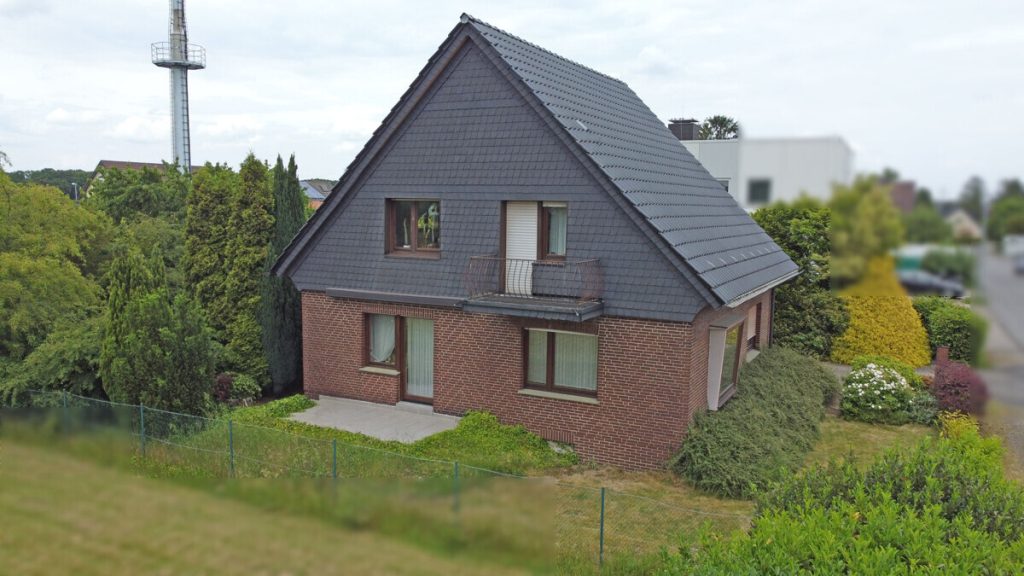 Volksbank Immobilien Niederrhein GmbH - Immobilienangebot - Voerde - Alle - Gepflegtes Einfamilienhaus mit großem Grundstück und möglicher Neubauperspektive in Voerde-Stockum!