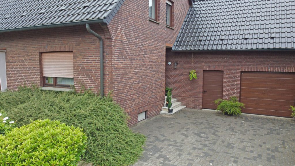 Volksbank Immobilien Niederrhein GmbH - Immobilienangebot - Voerde - Alle - Gepflegtes Einfamilienhaus mit großem Grundstück und möglicher Neubauperspektive in Voerde-Stockum!