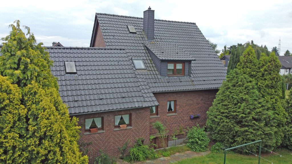 Volksbank Immobilien Niederrhein GmbH - Immobilienangebot - Voerde - Alle - Gepflegtes Einfamilienhaus mit großem Grundstück und möglicher Neubauperspektive in Voerde-Stockum!