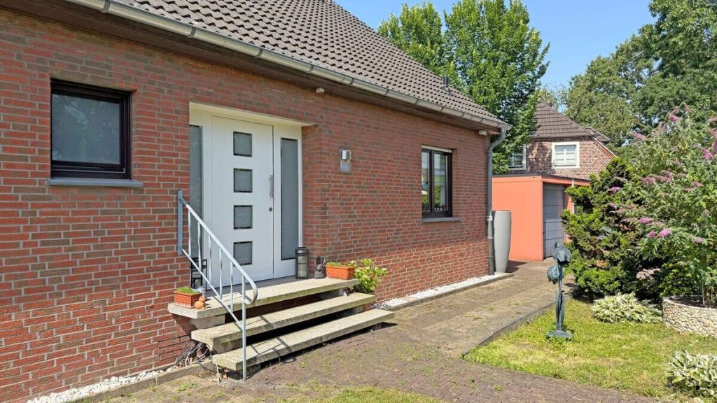 Volksbank Immobilien Niederrhein GmbH - Immobilienangebot - Kevelaer - Alle - Freistehendes Einfamilienhaus mit großem Potential in Kevelaer-Kervenheim!