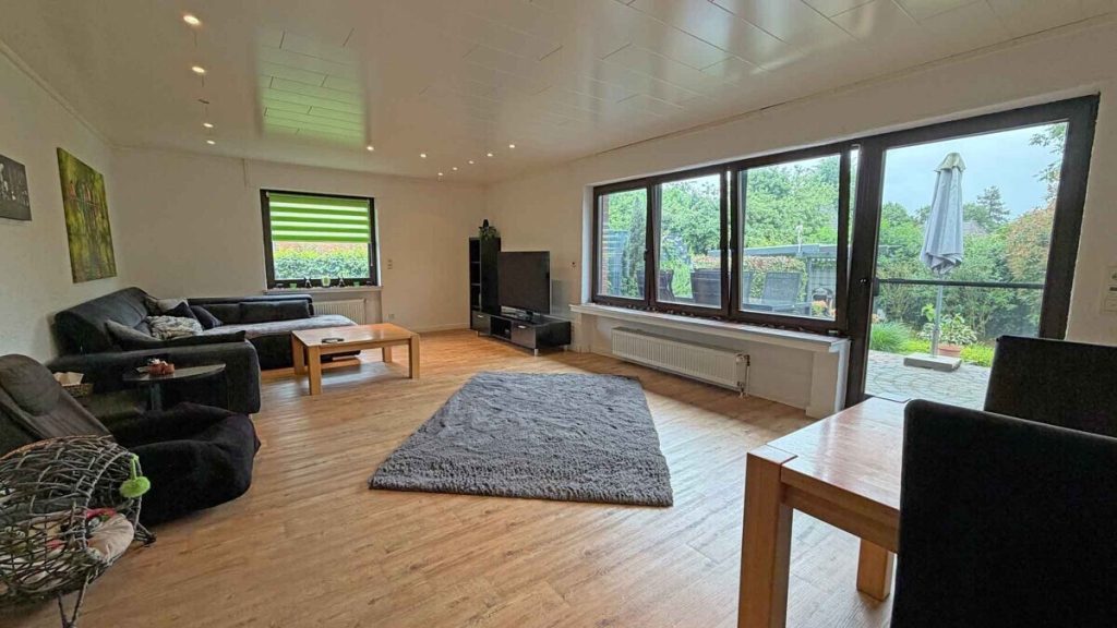 Volksbank Immobilien Niederrhein GmbH - Immobilienangebot - Kevelaer - Alle - Freistehendes Einfamilienhaus mit großem Potential in Kevelaer-Kervenheim!