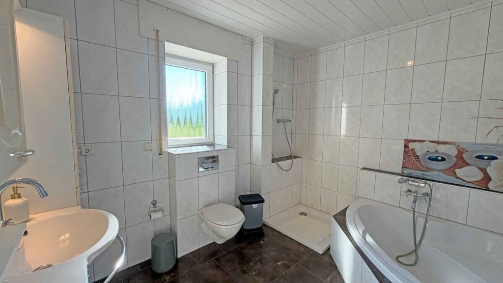 Volksbank Immobilien Niederrhein GmbH - Immobilienangebot - Alpen - Alle - Wohnen und werken! Gepflegter Bungalow mit angebauter Werkhalle in Alpen-Menzelen!