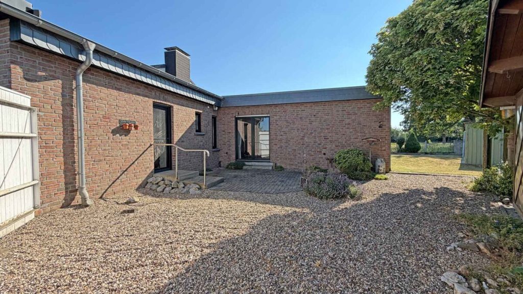 Volksbank Immobilien Niederrhein GmbH - Immobilienangebot - Alpen - Alle - Wohnen und werken! Gepflegter Bungalow mit angebauter Werkhalle in Alpen-Menzelen!